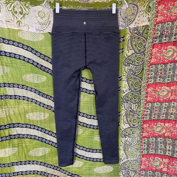 Spiritual Gangster Black Love Sculpt Striped Leggings Size Medium/ Large - Picture 7 of 15